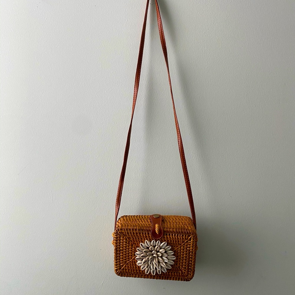 Wicker Shell Purse